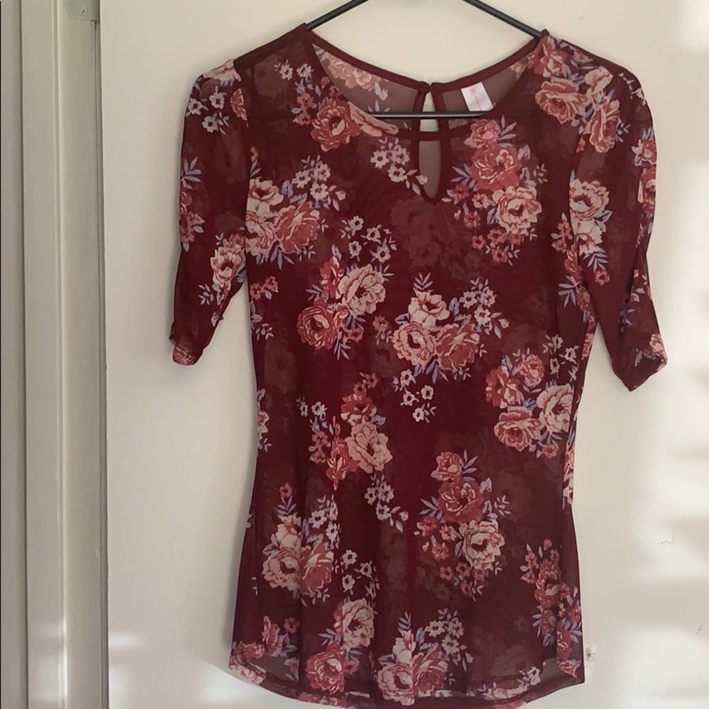 Sheer top size small
